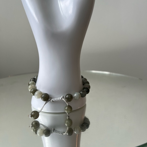 Handmade genuine gemstone bracelet. This Labradorite bracelet is adjustable. - Picture 3 of 6